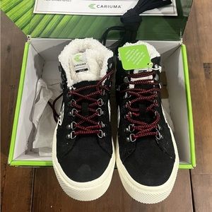 NIB Cariuma Caturi Black Suede Ivory Logo Boot  Size W5 M 3.5 Unisex